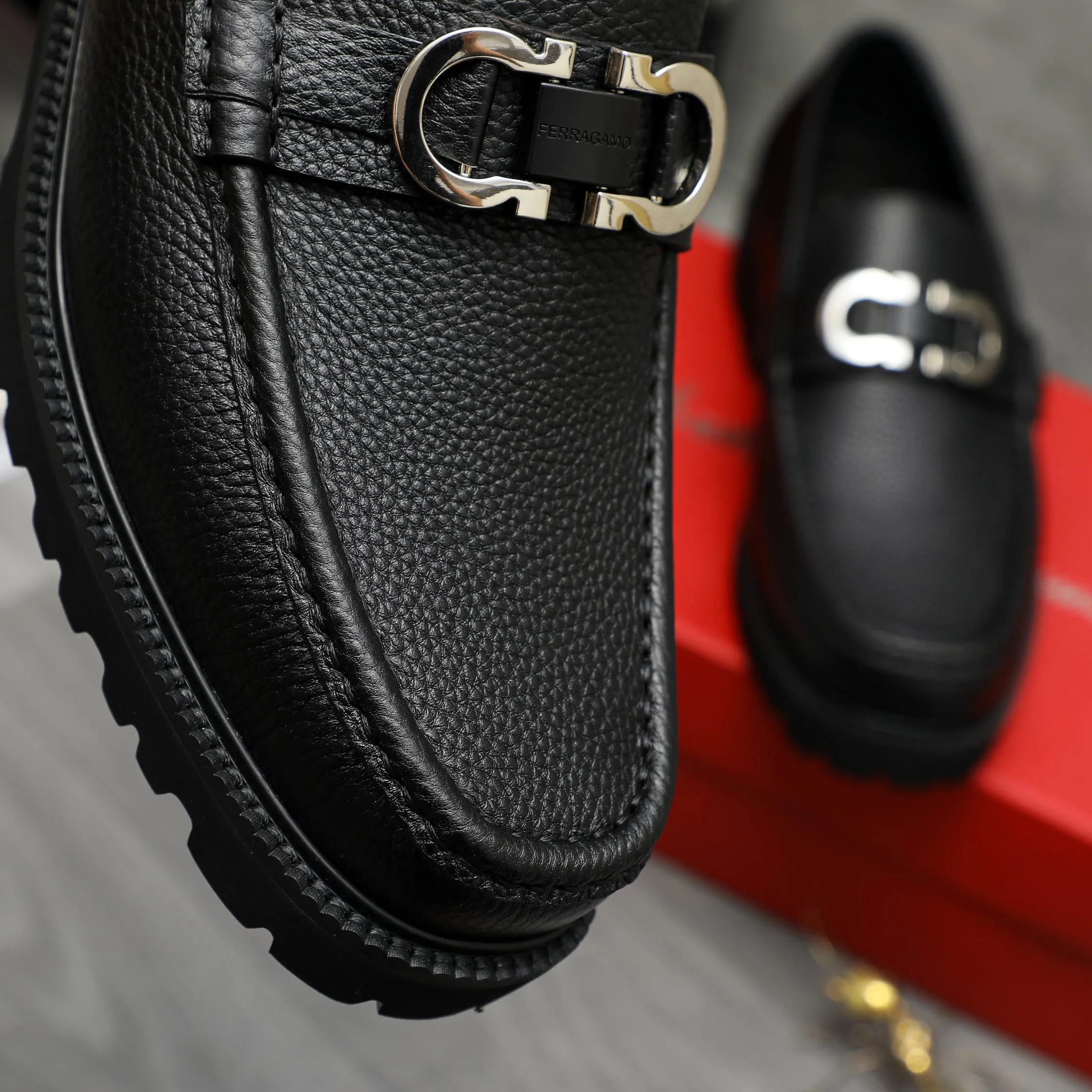 Men's shoes 💰540 Product trademark: Ferragamo "Ferragamo" business slip-on leather shoes Regular size: 38-44 (45.46 custom-made, non-returnable) Product materials: Selected high-quality small pebbled cowhide upper, cowhide lining, original outsole
